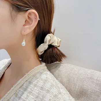 Elegantno Zlato Barvo Kaplja Vode Simulacije Biser Uhani za Ženske korejski Elegantno Baročno Pendientes Femme Moda Stranka Nakit
