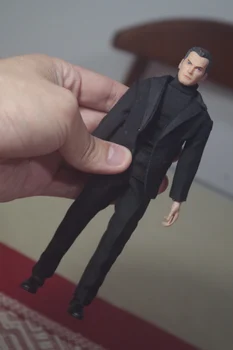 Po meri 1/12 obsega morilec Keanu Reeves bo ustrezala model 6 inch akcijska figura, igrača