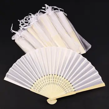 Vroče Prodaje 10x ventilator v belo svileno tkanino + bambusa z vrečko darilo v tkanino za poroko osebno ples, pisanje, barvanje