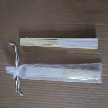 Vroče Prodaje 10x ventilator v belo svileno tkanino + bambusa z vrečko darilo v tkanino za poroko osebno ples, pisanje, barvanje