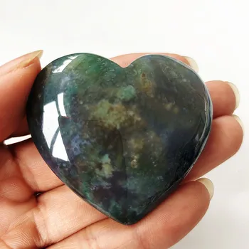 Naravne primarne barve, vodo, travo agate kristalno srce kristala kamene mineralne vzorcu kristalno ston