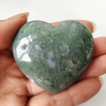 Naravne primarne barve, vodo, travo agate kristalno srce kristala kamene mineralne vzorcu kristalno ston